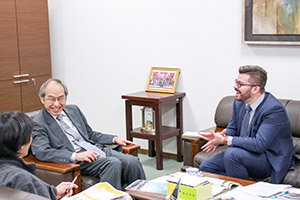 インタビューの様子