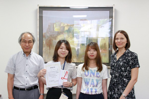 学長と記念撮影