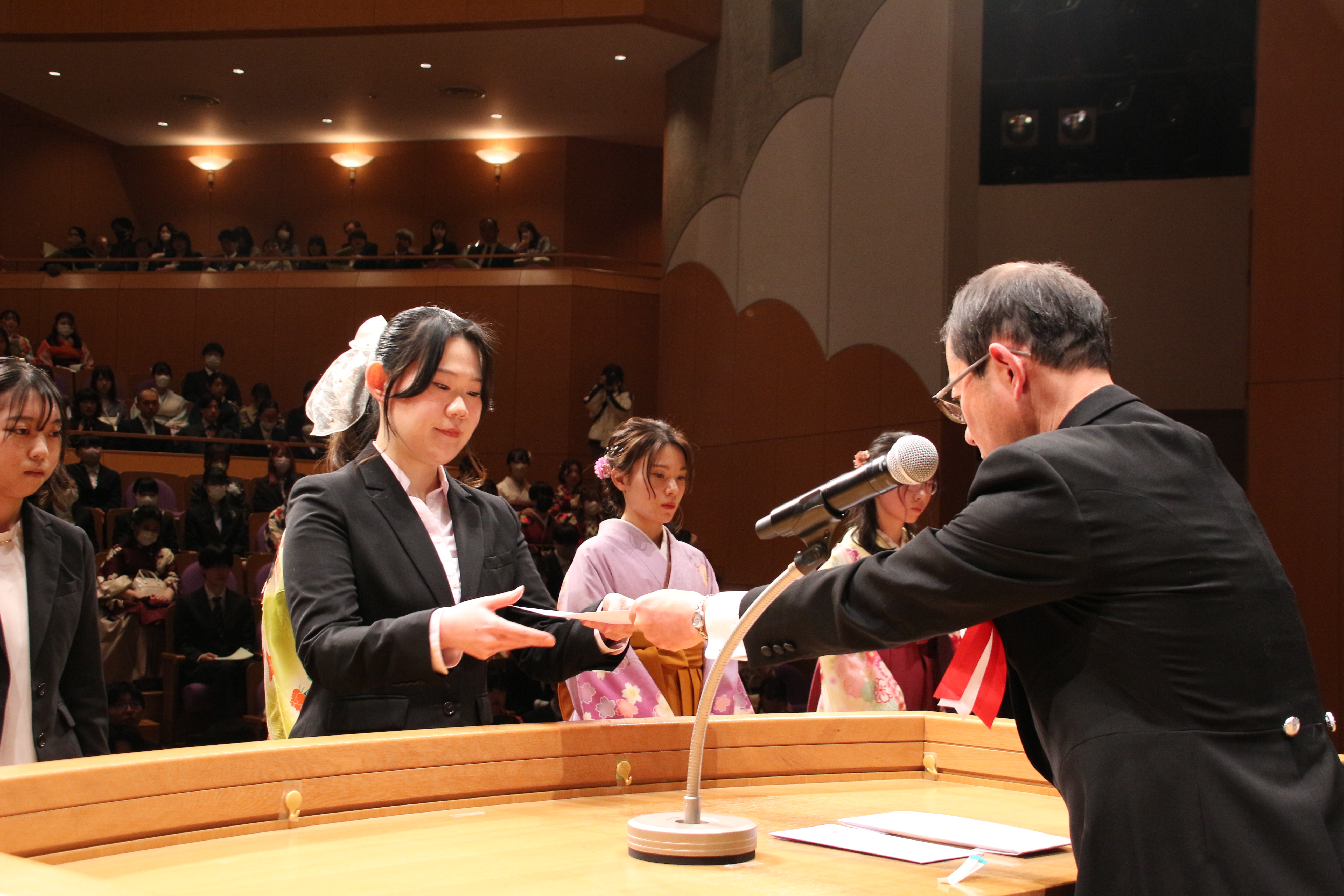 修了生学長賞授与