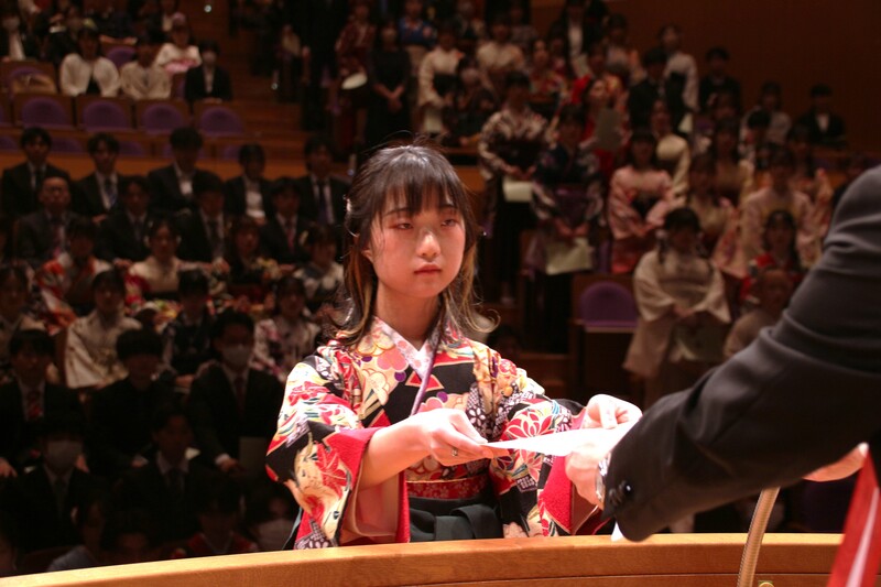 学位記受領（日文　大下）
