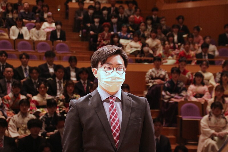 学位記受領（経情研究科　浅野）